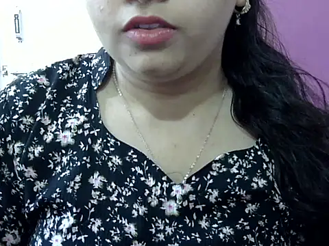 Cute Aliyaa online show from May 5, 2026, 12:02 pm