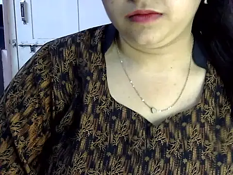 Cute Aliyaa online show from June 3, 2026, 2:33 pm