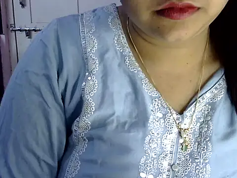 Cute Aliyaa online show from June 4, 2026, 1:39 pm