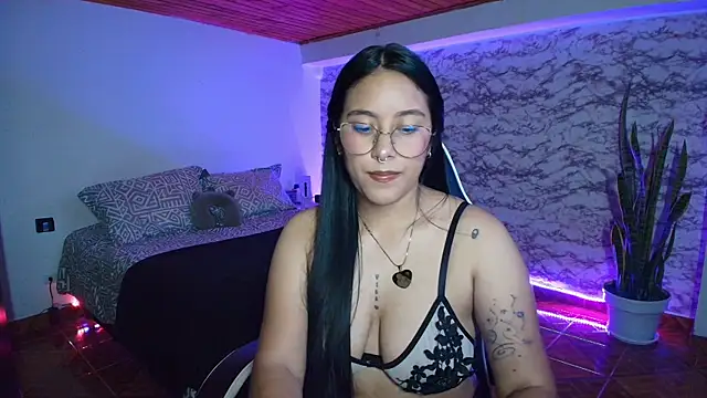 Camila IRoose online show from June 19, 2026, 11:30 pm