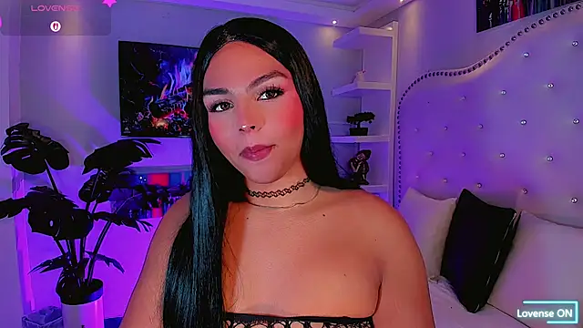 Maia Hotts online show from July 21, 2026, 8:00 pm