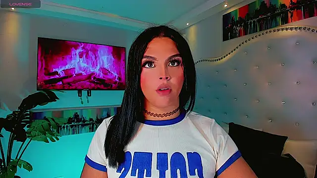 Maia Hotts online show from July 23, 2026, 7:56 pm