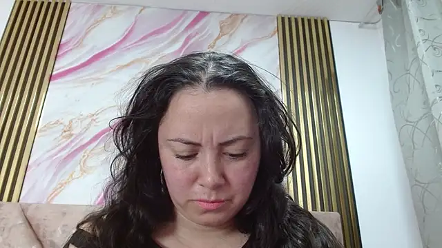 ElaMurray02 online show from April 30, 2026, 12:22 pm