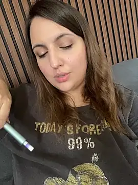AliceDesmee online show from August 9, 2026, 12:10 pm