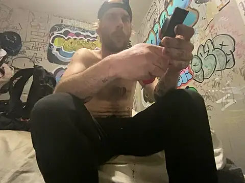gothboiplzty online show from May 7, 2026, 3:34 am