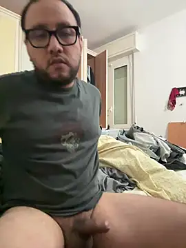 latinocalientehot online show from July 15, 2026, 8:14 pm