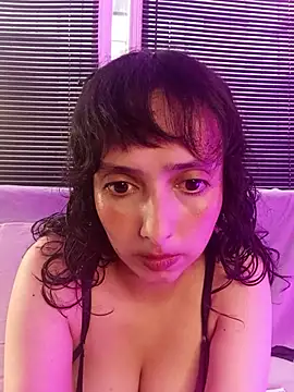 Snapshot of Eva_Err chatting on May 4, 2026, 10:39 pm Eva Err online show from May 4, 2026, 10:39 pm