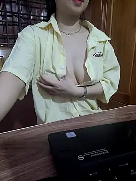 NinaKey online show from July 23, 2026, 3:37 am