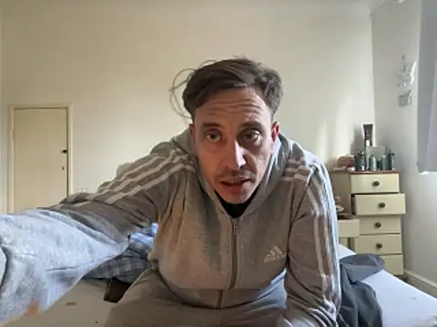malcolm2334 online show from April 12, 2026, 2:22 pm