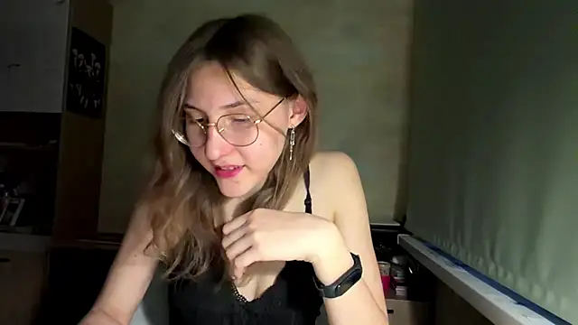 Miaaa Moon online show from June 25, 2026, 5:50 pm
