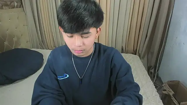 xlovercutietwink online show from April 13, 2026, 5:07 pm