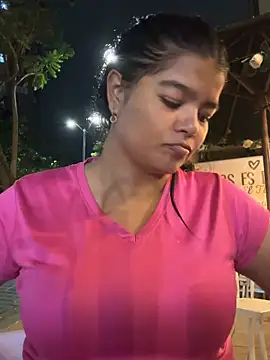Snapshot of moonhelen chatting on May 22, 2026, 1:57 am moonhelen online show from May 22, 2026, 1:57 am