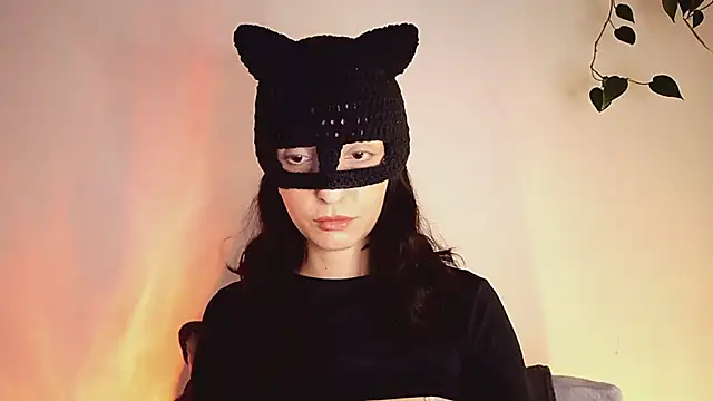 Onirica L online show from July 15, 2026, 8:58 pm