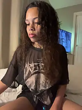Petite Baddie online show from August 3, 2026, 4:22 am