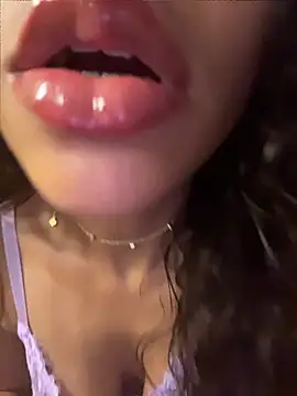 Petite Baddie online show from August 4, 2026, 3:21 am