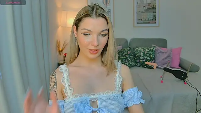 SinLuna  online show from April 29, 2026, 4:11 pm