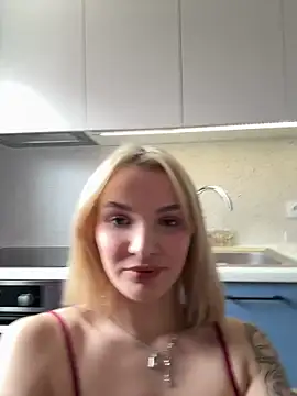 SinLuna  online show from June 12, 2026, 11:09 am