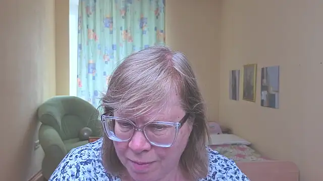Snapshot of Emma_Eclipsee chatting on May 10, 2026, 11:26 am Emma Eclipsee online show from May 10, 2026, 11:26 am