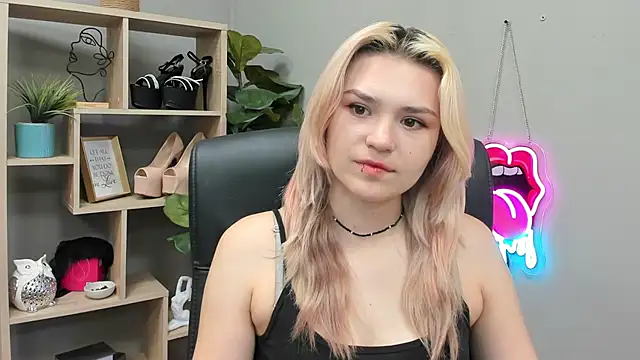 SweetLilyxo online show from July 20, 2026, 6:38 am