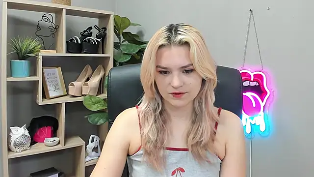 SweetLilyxo online show from July 21, 2026, 6:27 am