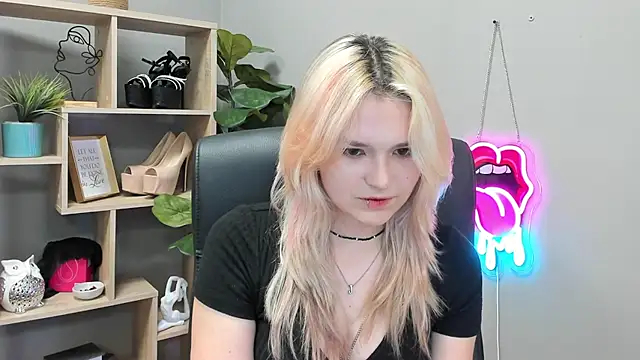 SweetLilyxo online show from July 24, 2026, 6:33 am