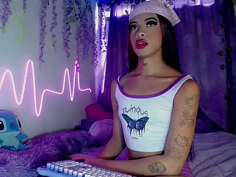 DahliaGill online show from July 21, 2026, 8:33 pm