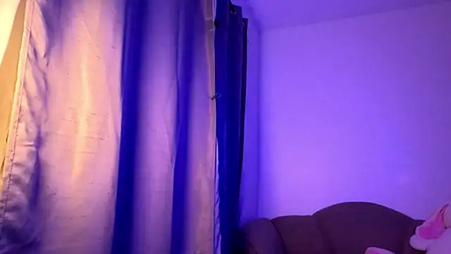 Chinicr18 online show from April 15, 2026, 7:59 am