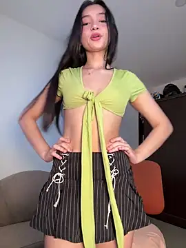 Chinicr18 online show from April 28, 2026, 6:46 pm
