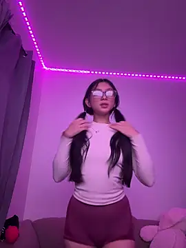Chinicr18 online show from May 12, 2026, 1:03 am