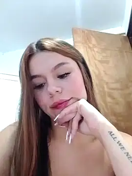 EmiNavarro online show from June 25, 2026, 10:36 pm