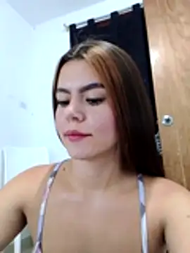 EmiNavarro online show from July 10, 2026, 12:15 am
