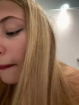 blonde exe online show from August 6, 2026, 2:08 pm