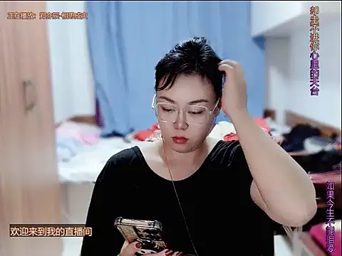 yingying1222 online show from June 15, 2026, 12:51 pm