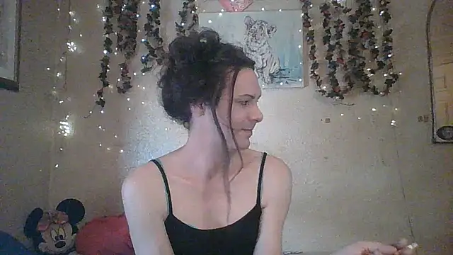 Snapshot of sillymillie4 chatting on June 23, 2026, 7:12 pm sillymillie4 online show from June 23, 2026, 7:12 pm
