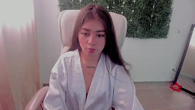Brunnettee 1 online show from July 12, 2026, 4:53 pm