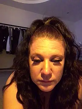 NaomiPackh92906 online show from May 19, 2026, 8:26 pm