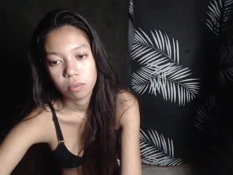 urgirlyflor online show from May 5, 2026, 2:03 pm