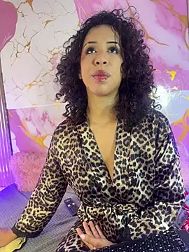 Woo isDaphne online show from July 4, 2026, 11:33 pm
