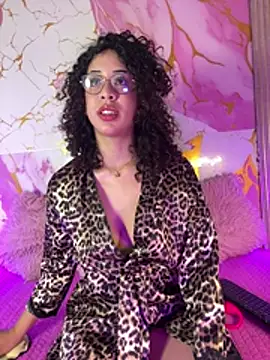 Woo isDaphne online show from July 9, 2026, 11:31 pm