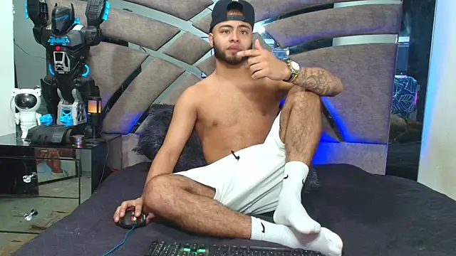 Xanderstone00 online show from June 19, 2026, 5:01 am