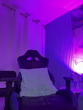 valerie20  online show from May 27, 2026, 1:57 am