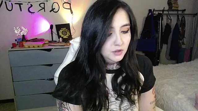 Rin Tozier online show from June 9, 2026, 8:31 pm