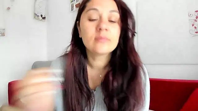 EVELYNA88 online show from June 12, 2026, 7:51 am