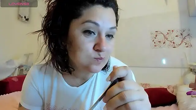 EVELYNA88 online show from July 14, 2026, 8:19 am