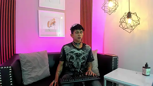 Maximoking26 online show from July 21, 2026, 11:34 am