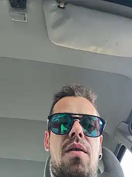 vieiratiago963 online show from July 12, 2026, 4:42 pm