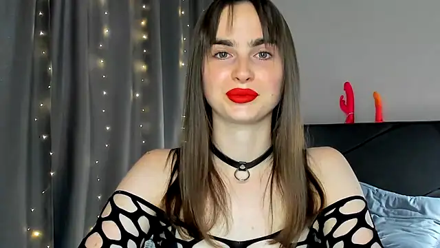 Snapshot of megann_fox2 chatting on June 19, 2026, 4:55 pm megann fox2 online show from June 19, 2026, 4:55 pm