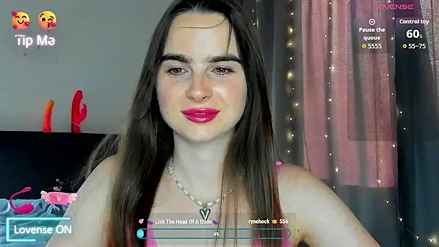 Snapshot of megann_fox2 chatting on July 4, 2026, 4:35 pm megann fox2 online show from July 4, 2026, 4:35 pm