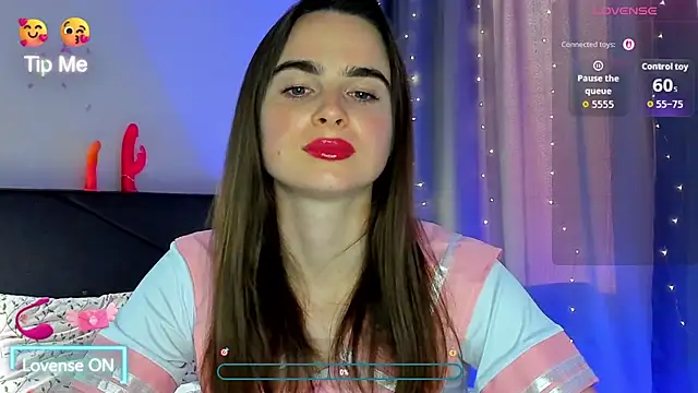 Snapshot of megann_fox2 chatting on July 13, 2026, 3:04 pm megann fox2 online show from July 13, 2026, 3:04 pm