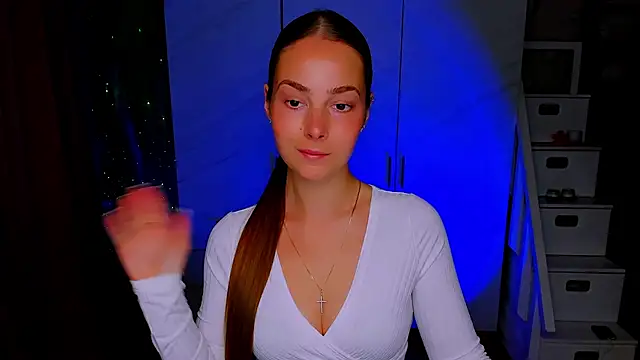 Maddy Wood  online show from July 20, 2026, 4:31 pm